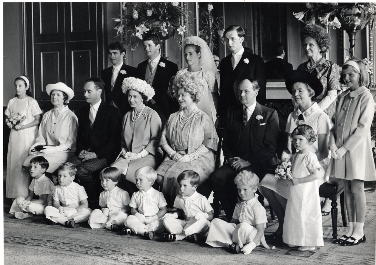 Ryhmähääkuva Lord Hartingtonista ja Amandasta HM the Queenin ja Queen Motherin kanssa, 28. kesäkuuta 1967 (m/v kuva) tekijältä Blaise Nicolas Le Sueur