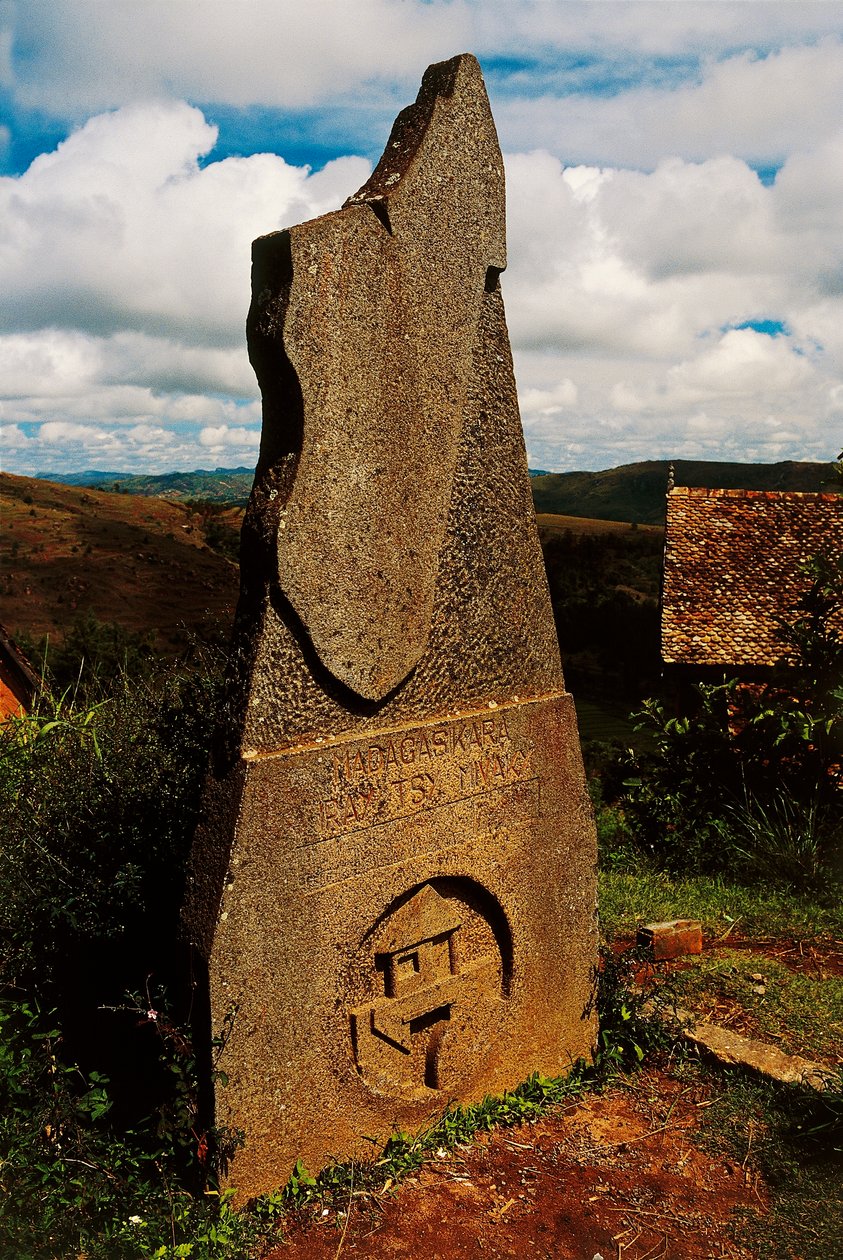 Stele kuvaa Madagaskaria, Ambohimangaa, Madagaskaria tekijältä Blaise Nicolas Le Sueur