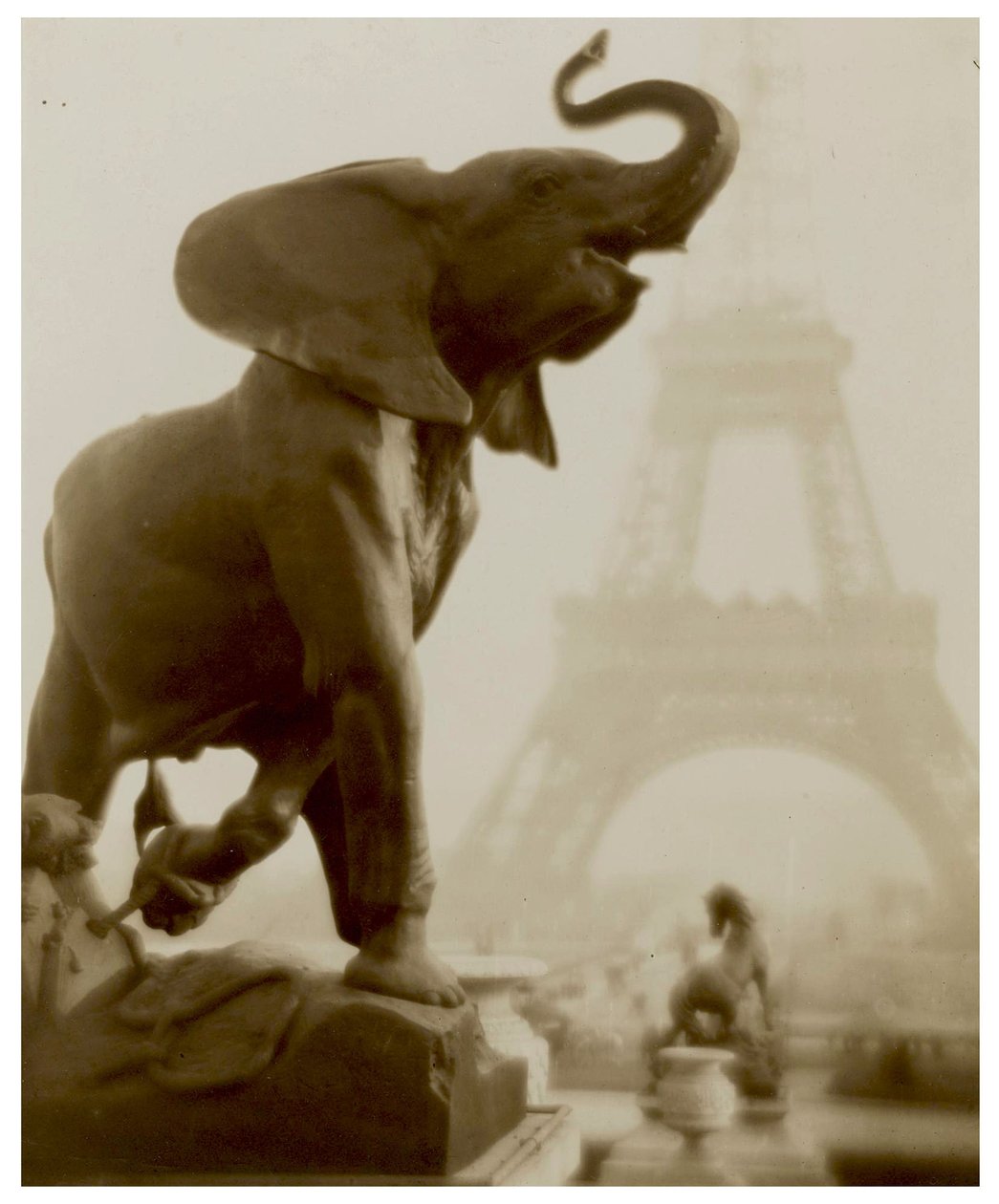 Elephantaisie n.1908 tekijältä Pierre Dubreuil