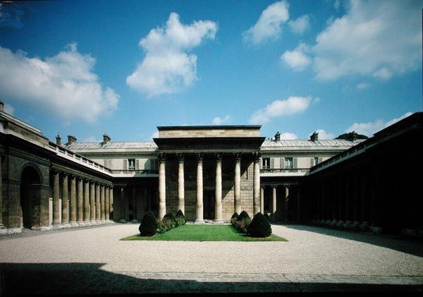 Näkymä Hotel de Salmin sisäpihalle, Palais de la Legion dHonneur, rakennettu 1782-87 tekijältä Pierre II Rousseau