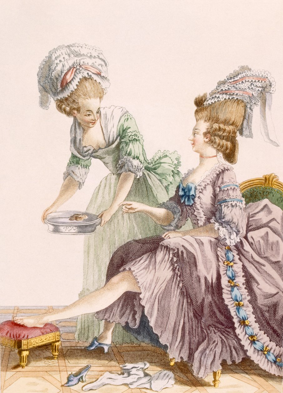 Elegantti nainen, jonka piika pesee jalkojaan, kaiverrus Dupin, lautanen Galeries des Modes et Costumes Francais