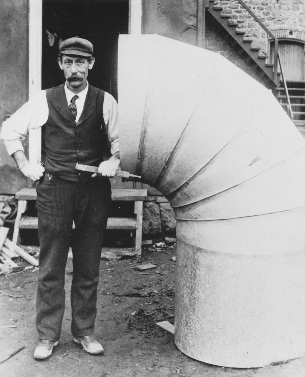 James Bright, Hagley Yardin peltiseppä tekijältä Pierre A. Gentieu