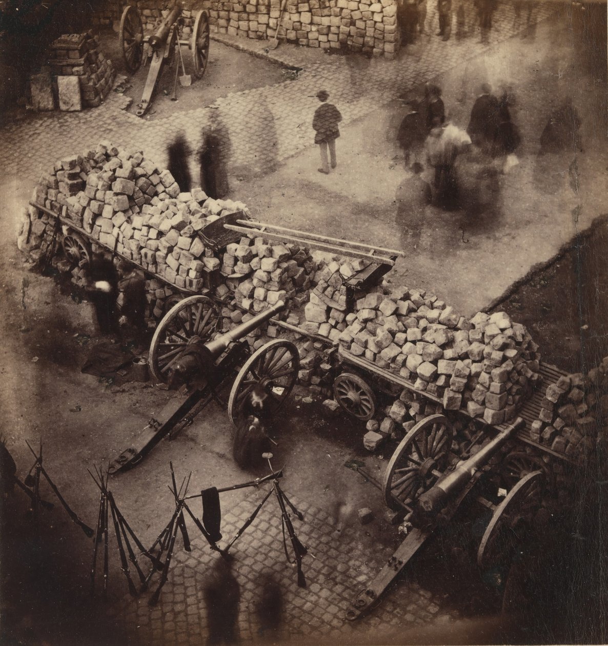 Commune Barricades, huhtikuu 71. Corner of Place Hotel de Ville & Rue de Rivoli, 1871. tekijältä Pierre Ambrose Richebourg