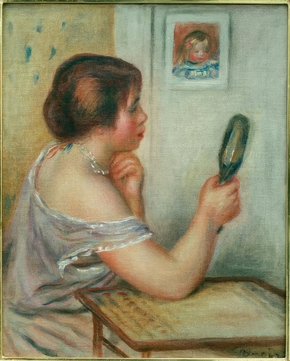 Marie Dupuis pitelee peiliä, jossa on Cocon muotokuva. tekijältä Pierre Auguste Renoir