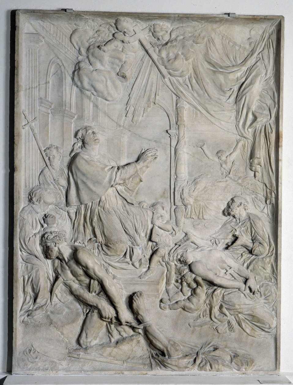 Milanon rutto - Saint Charles Borromee (San Carlo Borromeo) (1538-1584, kardinaali ja Milanon arkkipiispa) rukoilee (marmori) tekijältä Pierre Puget
