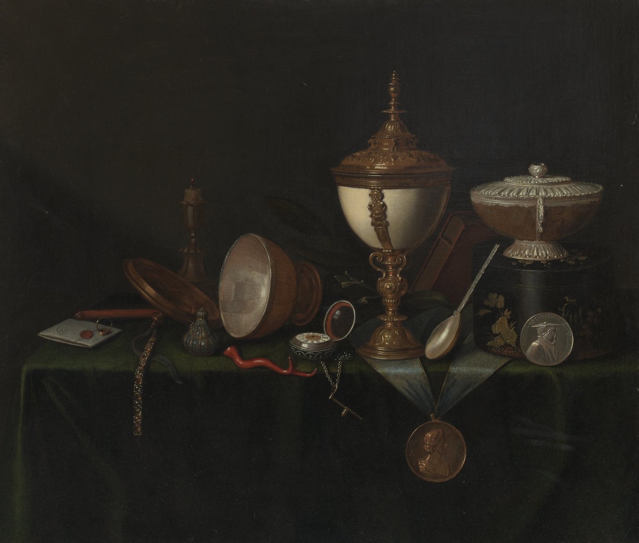 Asetelma strutsimunan kupin ja Whitfieldin perinnön kanssa, n. 1670 (öljy kankaalle) tekijältä Pieter Gerritsz. van Roestraten