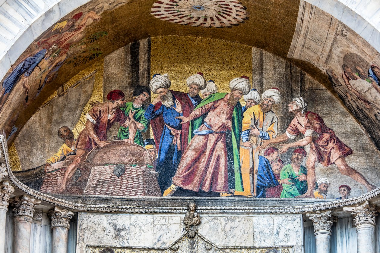 Pyhän Markuksen ruumiin kuljettaminen Aleksandriasta Venetsiaan, noin 1660 (mosaiikki). tekijältä Pietro (1605-78) Della Vecchia