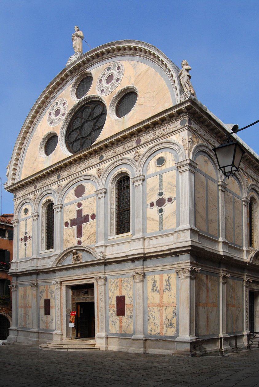 Pietro Lombardon ja hänen poikiensa näkymä Santa Maria dei Miracolin kirkolle Venetsiassa (Venezia) vuonna 2007. tekijältä Pietro Tullio and Antonio I Lombardo