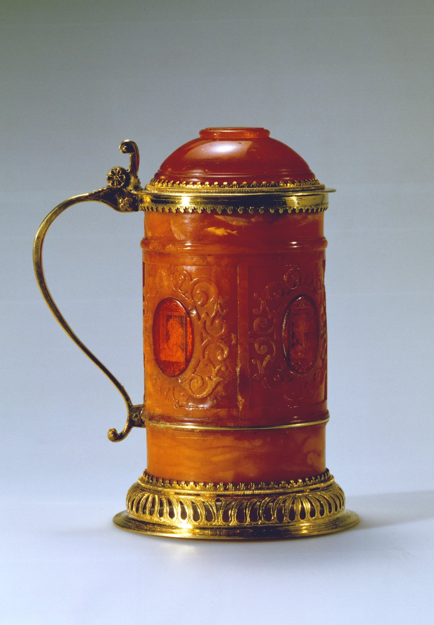 Tankard, George Schreiberin ja Andrew Mayerin työpaja, Krolewiec, n. 1610 (meripihka) tekijältä Polish School
