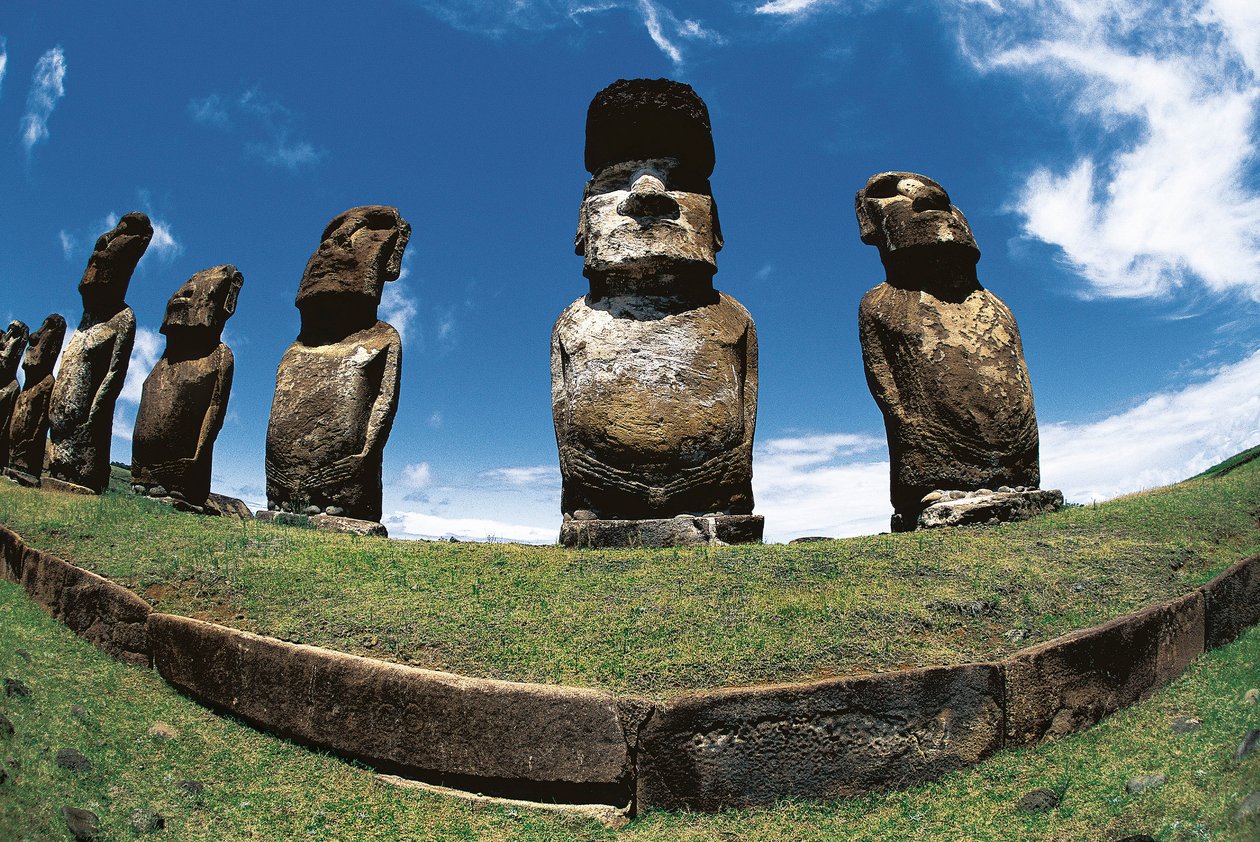 Moai-patsaat, Rapa Nuin kansallispuisto, Pääsiäissaari, Chile tekijältä Polynesian Polynesian