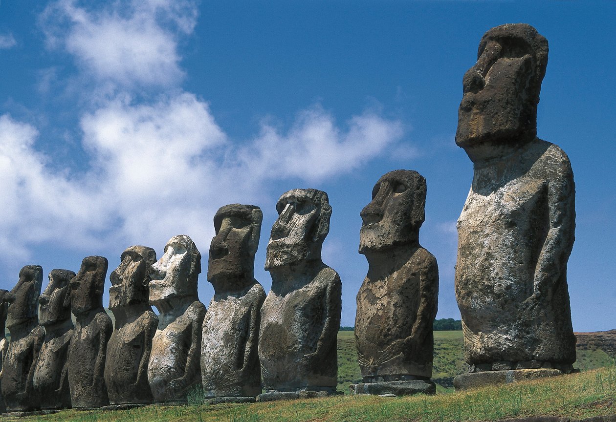 Moai-patsaat, Rapa Nuin kansallispuisto, Pääsiäissaari, Chile tekijältä Polynesian Polynesian