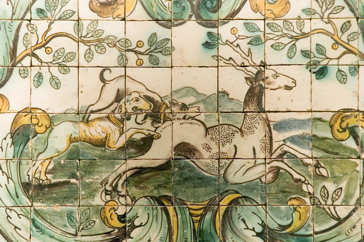 Majolikalaatat, jotka kuvaavat koiria jahtaamassa peuroja Metsästyshuoneesta Palacio da Praiassa, Belemissä, n. 1680 (keraamiset) tekijältä Portuguese School