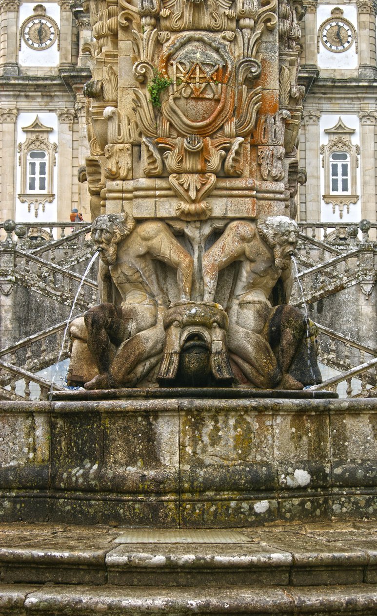 Myyttinen Atlantes obeliskin juurella, Lamego, Portugali. 1738 (graniitti) tekijältä Portuguese School