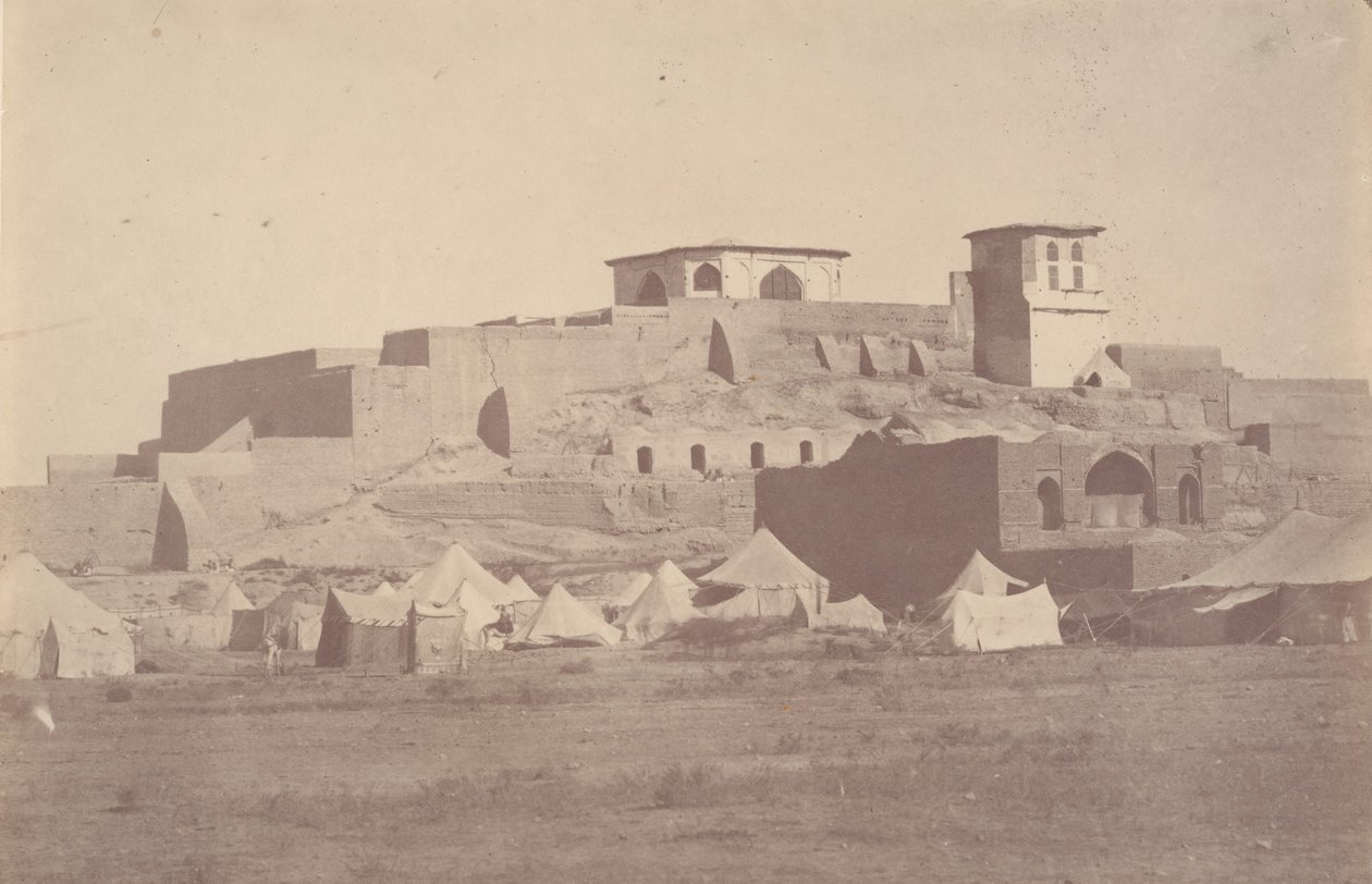 [Persialainen linnoitus Sultaniyen ympäristössä], 1840-60-luvut. tekijältä Possibly by Luigi Pesce.