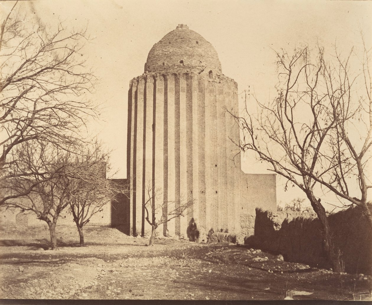 [Bastam, hautatorni rakennettu 1313, Khorasan], 1840-60-luvut. tekijältä Possibly by Luigi Pesce.