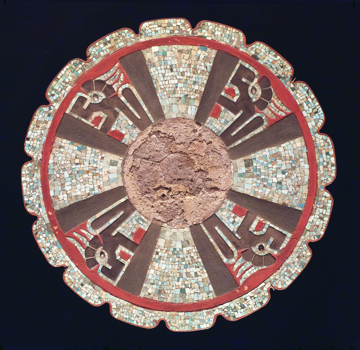 Teotezcacuitiapili, arvohenkilöiden käyttämä vyönsolki, joka kuvaa neljää tulikäärmettä, El Castillosta, Chitchen Itzasta, Yucatanin osavaltiosta, 987-1185 (mosaiikki) tekijältä Pre Columbian