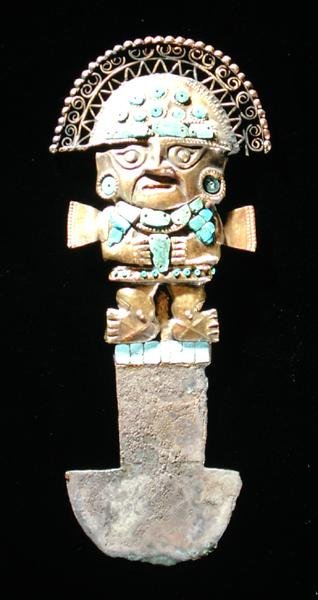Tumi tai seremoniallinen veitsi Naylampin muotoinen, Chimu (kulta ja puolijalokivet) tekijältä Pre Columbian Pre Columbian