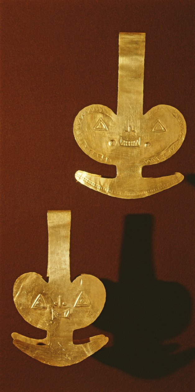 Koristelautaset (kulta) tekijältä Pre Columbian