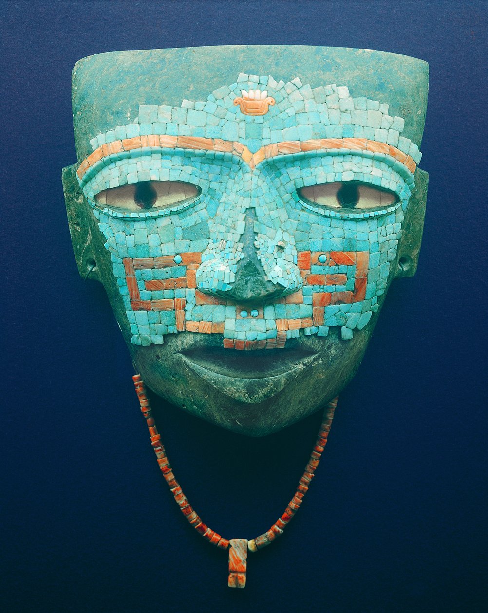 Teotihuacanin hautausnaamio (kivi, turkoosi, obsidiaani ja kuori) tekijältä Pre Columbian