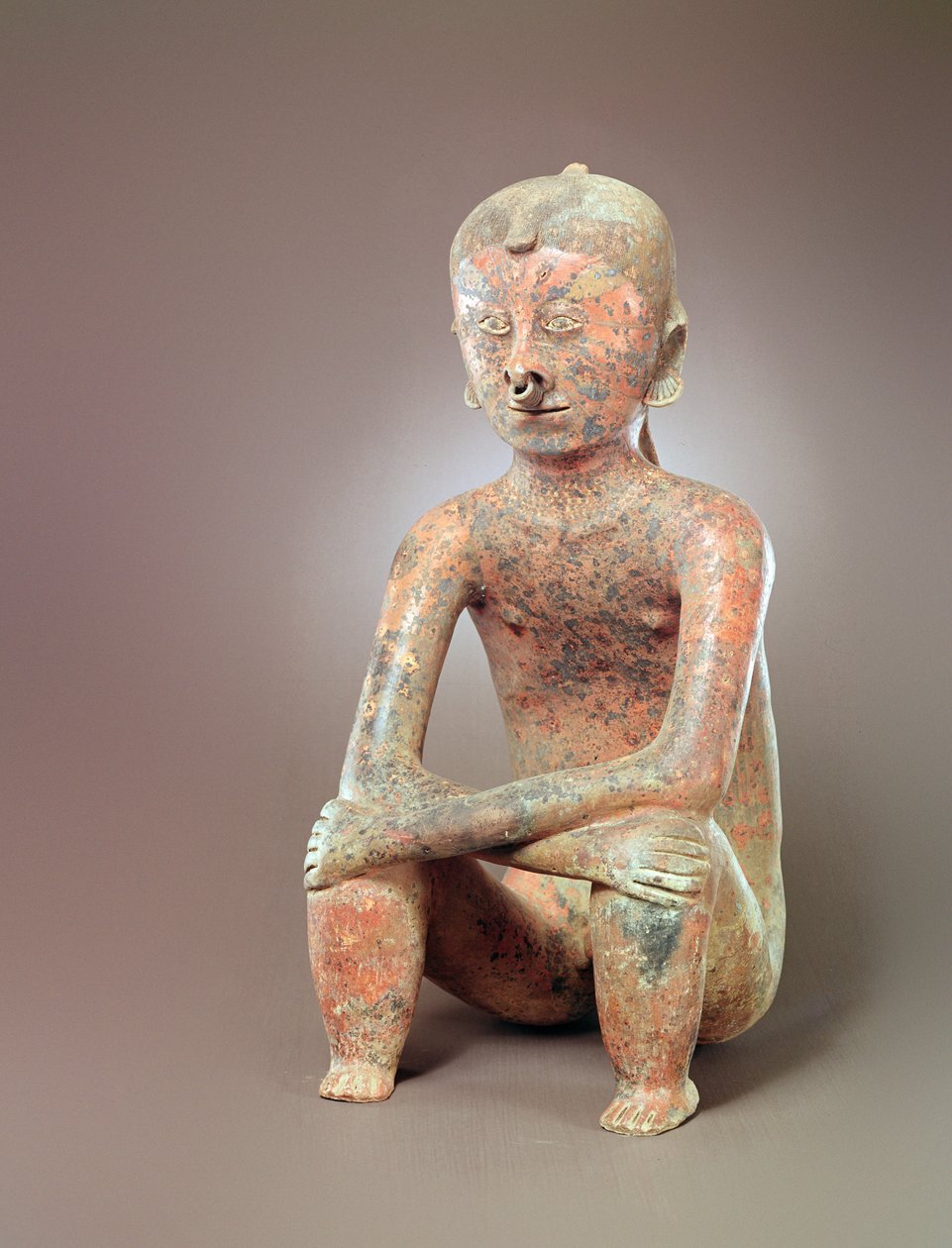Istuva figuuri, chinesco-kulttuuri, (keraaminen) tekijältä Pre Columbian