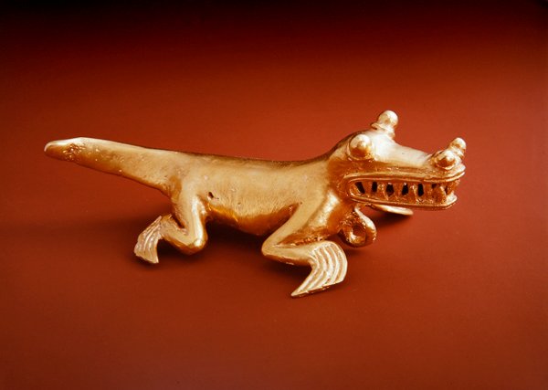 Alligaattoririipus, Chiriqui Culture Panama (kulta) tekijältä Pre Columbian Pre Columbian