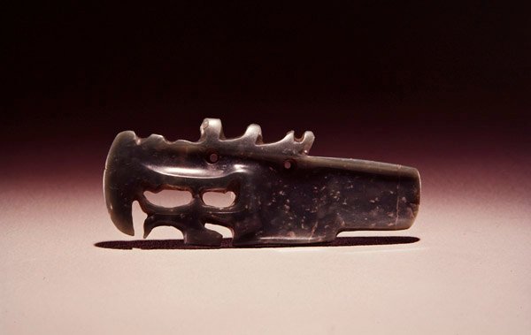 Lintuhirviö, Guacimosta, Linea Viejan alueelta (läpinäkyvä sinivihreä jade) tekijältä Pre Columbian Pre Columbian