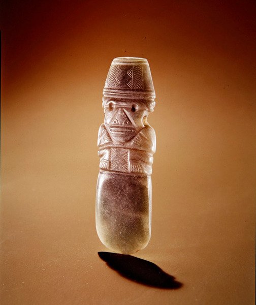 Keltti kyykistävällä hahmolla, Guacimosta, Linea Viejan alueelta (läpinäkyvä sinivihreä jade) tekijältä Pre Columbian Pre Columbian