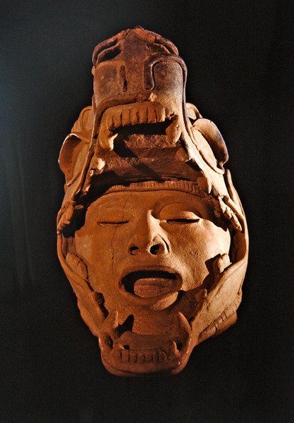 Ihmisen pää jaguaarin suussa, Remojadas-kulttuuri, Vera Cruz (keraaminen) tekijältä Pre Columbian Pre Columbian