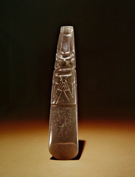 Olmecoid celt, Guacimosta, Linea Viejan alueelta (läpinäkyvä merenvihreä jade) tekijältä Pre Columbian Pre Columbian