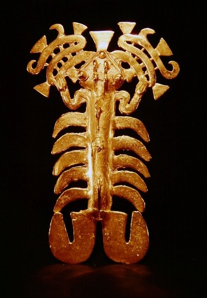 Mytologista eläintä edustava riipus Puerto Jimenezistä, Osan niemimaalta, Costa Ricasta (kulta) tekijältä Pre Columbian Pre Columbian