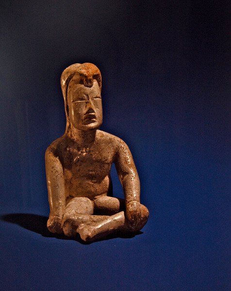Istuva hahmo, Olmec Culture (keraaminen) tekijältä Pre Columbian Pre Columbian