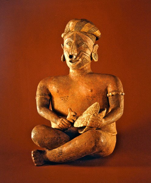 Istuva hahmo kilpikonnankuorirummulla, Ixtlan Nayarit Culture (keraaminen) tekijältä Pre Columbian Pre Columbian
