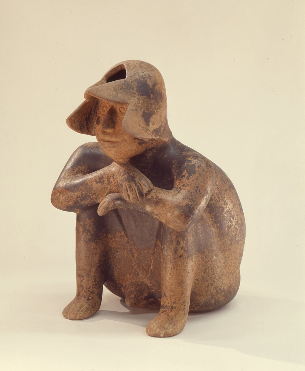 Istuva mies, Colima Culture (keraaminen) tekijältä Pre Columbian Pre Columbian