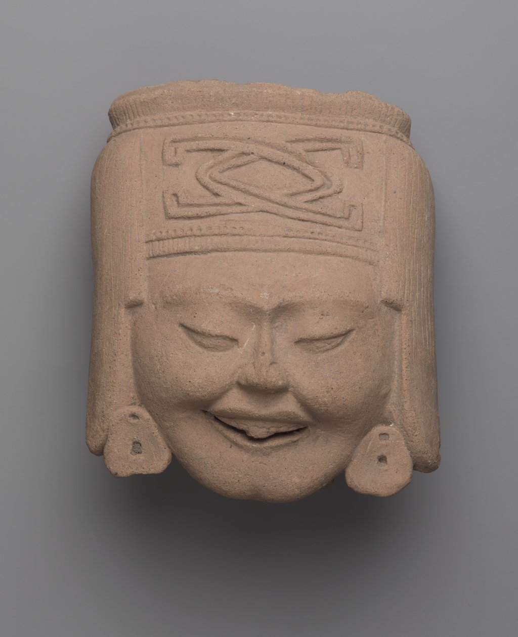 Nauravan naisen pää, Totonac (keraaminen) tekijältä Pre Columbian