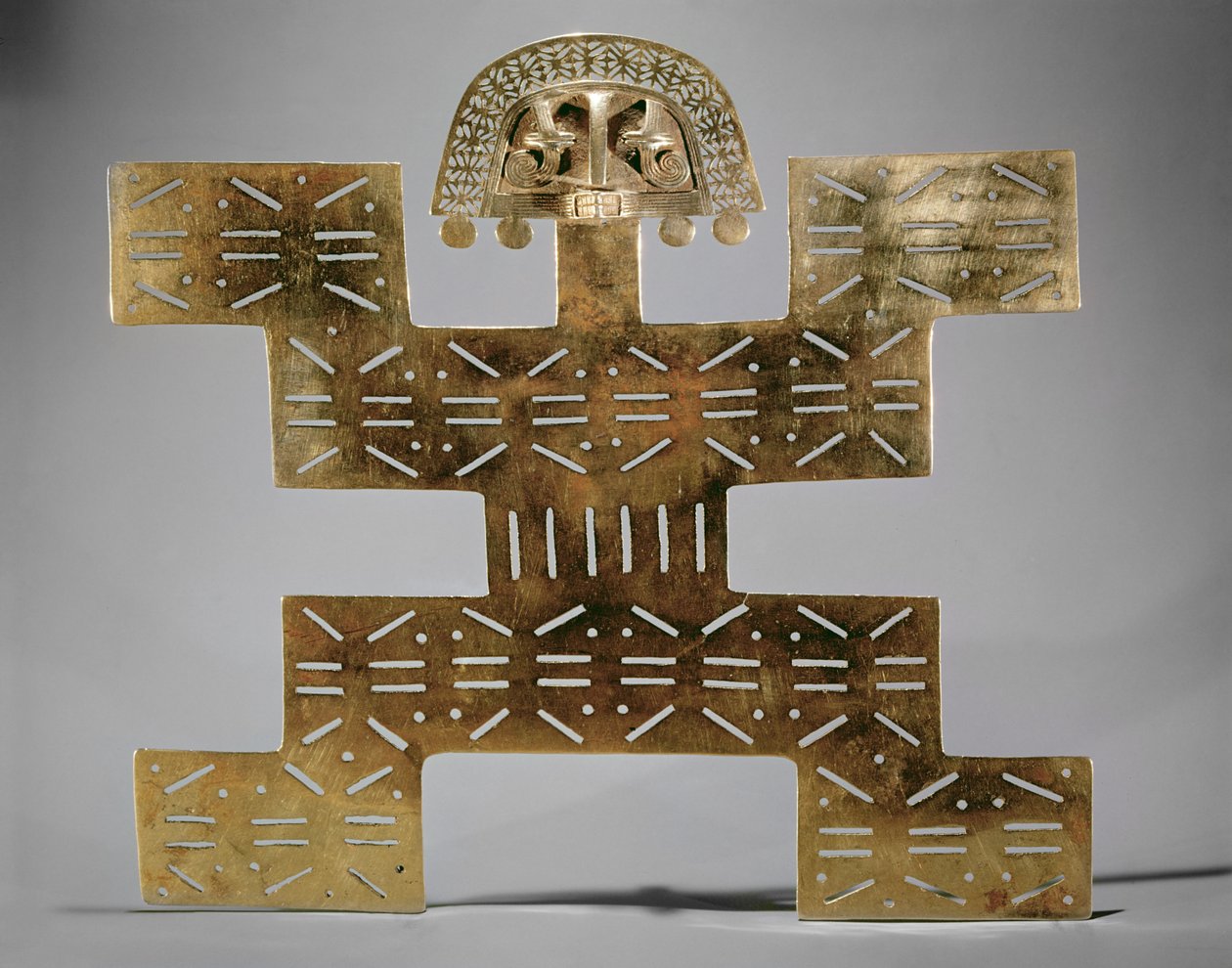 Valettu Tumbaga pectoral, Huaca del Dragon, Caldas, Kolumbia, Tolima tyyli (kulta) tekijältä Pre Columbian