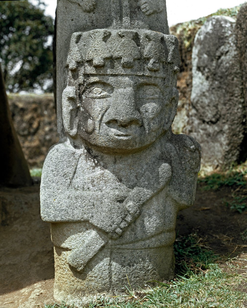 Megaliittinen veistos soturista tekijältä Pre Columbian Pre Columbian