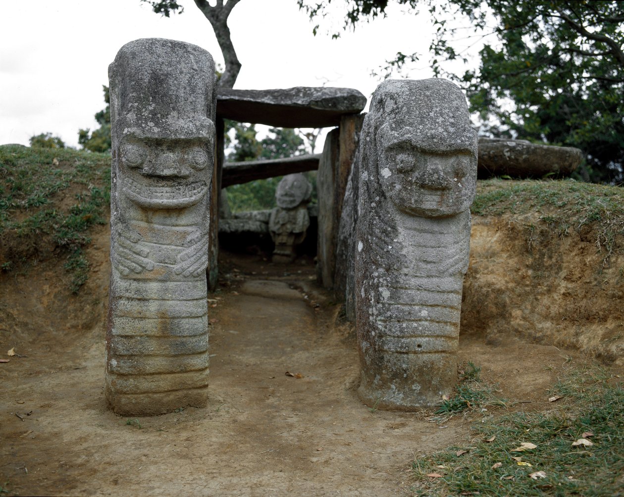 Megaliittinen veistos zoomorfisista karyatideista tekijältä Pre Columbian Pre Columbian