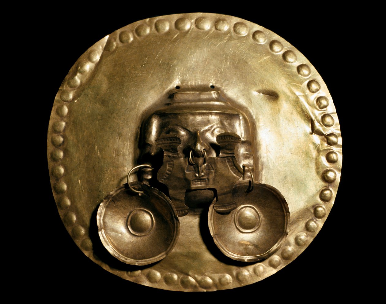 Esikolumbialainen sivilisaatio Calima: kultainen rintakilpi. 7.-15. vuosisadan Bogota, Kolumbian kultamuseo tekijältä Pre Columbian Pre Columbian