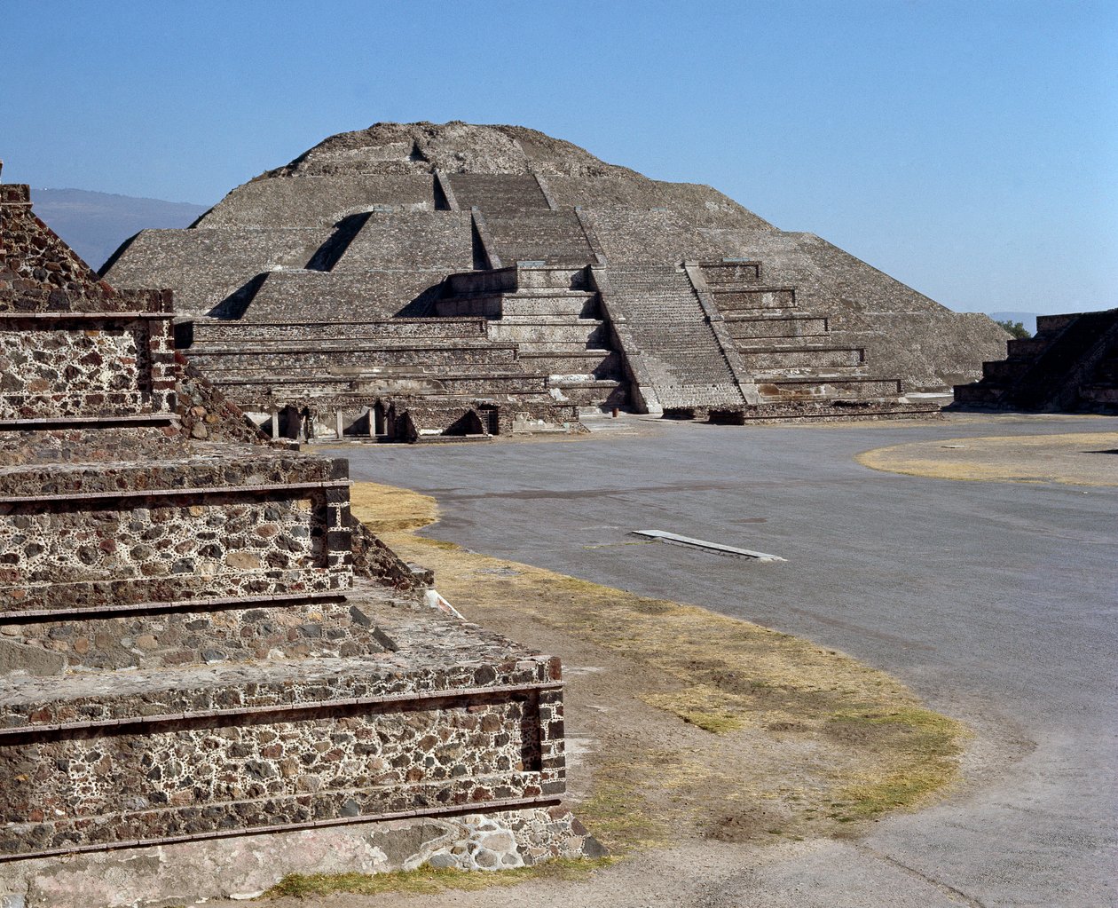 Kuun pyramidi tekijältä Pre Columbian Pre Columbian