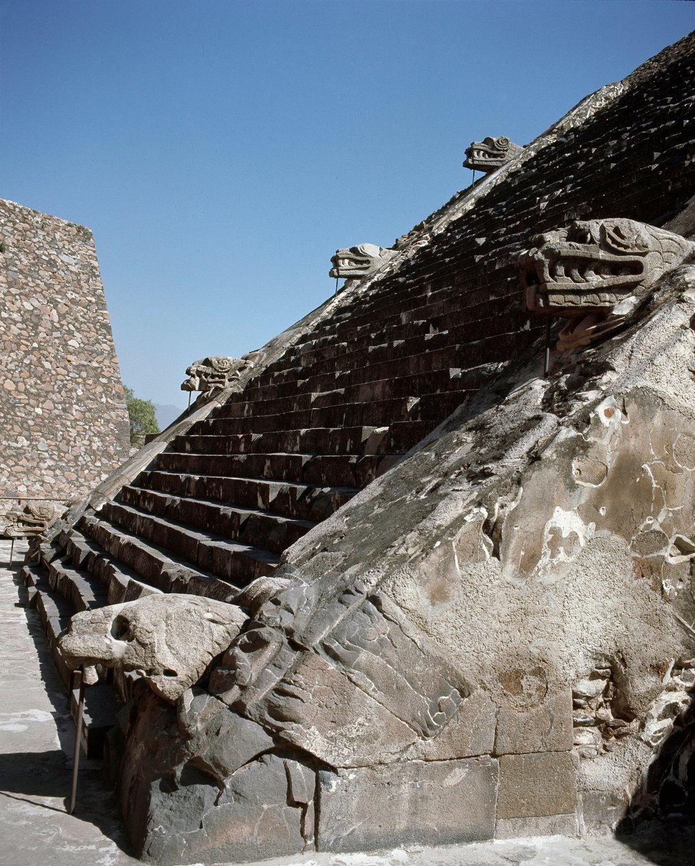 Sulkukäärmeen temppelin portaat tekijältä Pre Columbian Pre Columbian