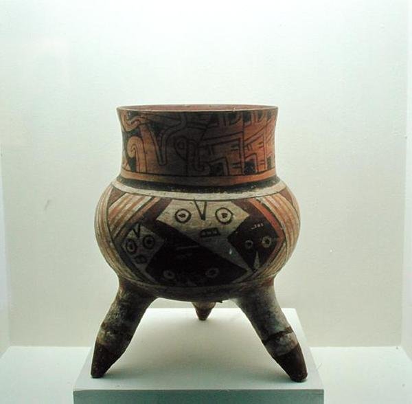 Jalustan maljakko tekijältä Pre Columbian Pre Columbian