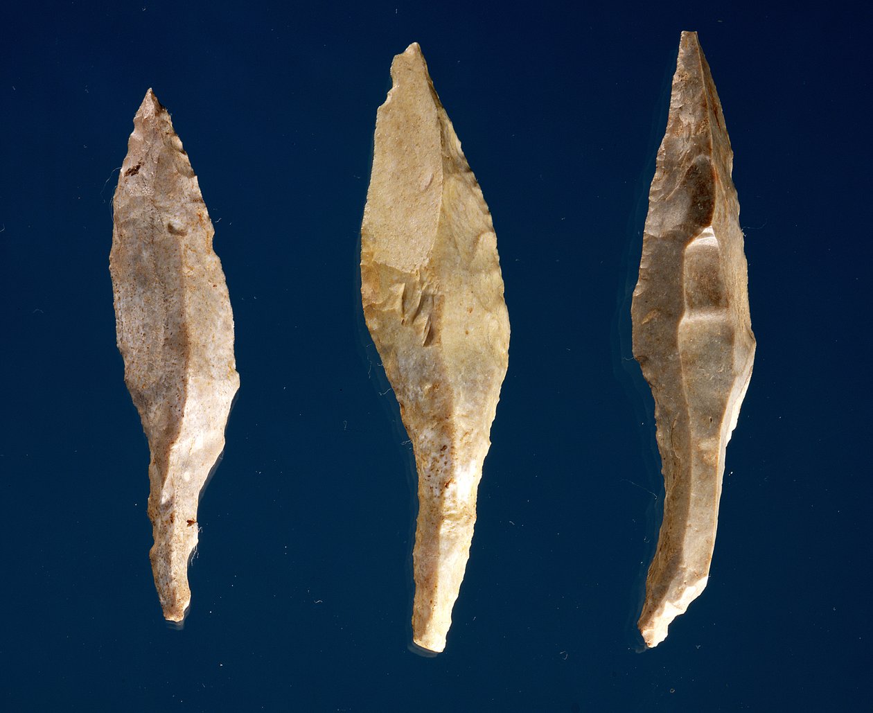 Kolme nuolenpäätä (piikivi) tekijältä Prehistoric