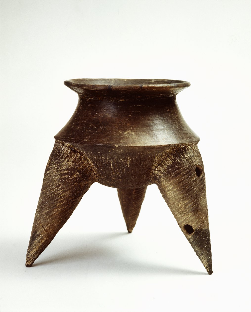 Kolmijalkainen ruukku (keramiikka) tekijältä Prehistoric