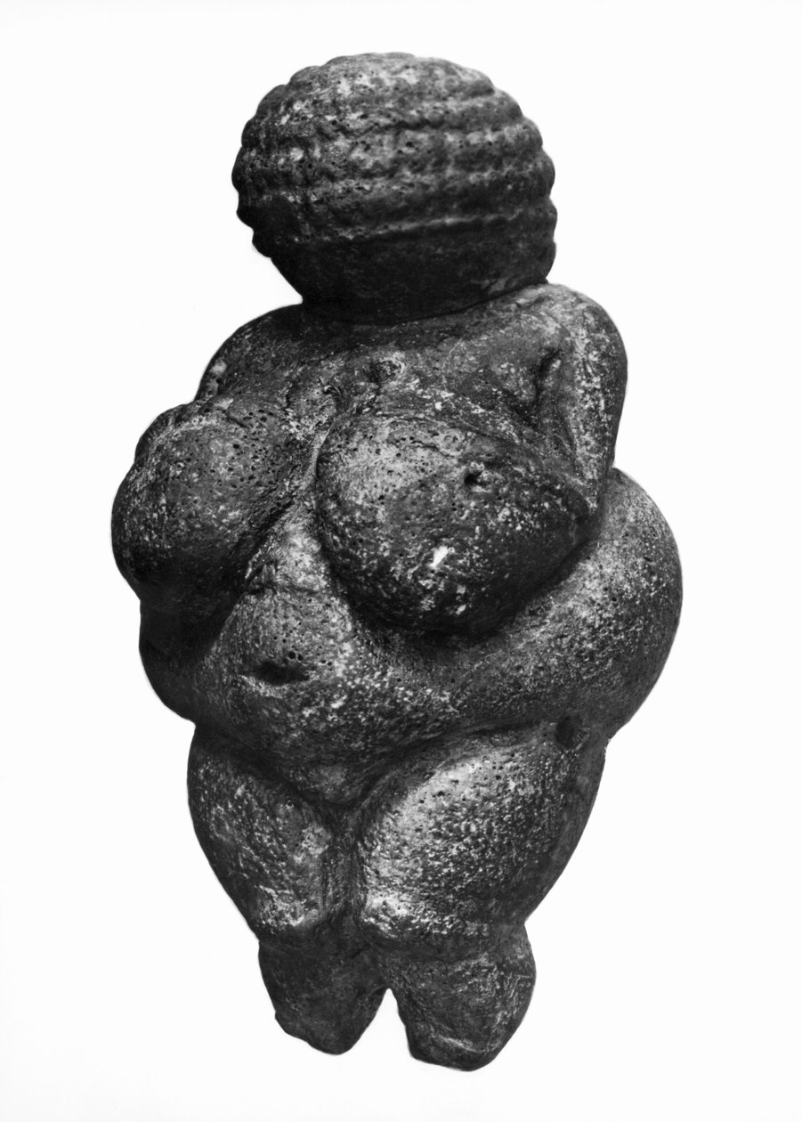 Willendorfin Venus, naisfiguurin sivukuva, Gravettiläinen kulttuuri, ylempi paleoliittinen kausi, n. 30000-18000 eKr. (punaisella okralla värjätty ooliittinen kalkkikivi). tekijältä Prehistoric