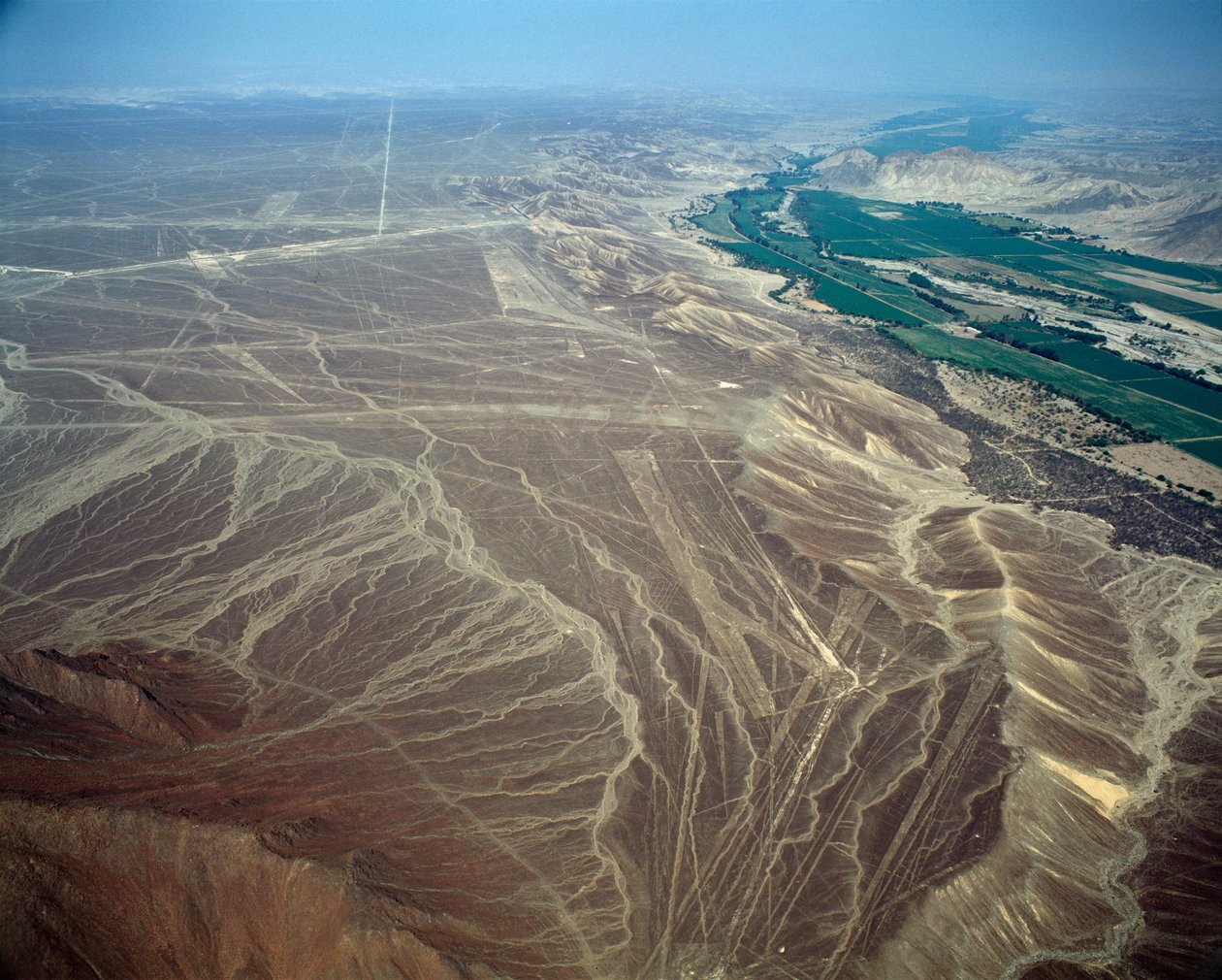 Ilmakuva Nazca Linesistä, jotka edustavat lintuhahmoa (valokuvaus tekijältä Prehistoric Prehistoric