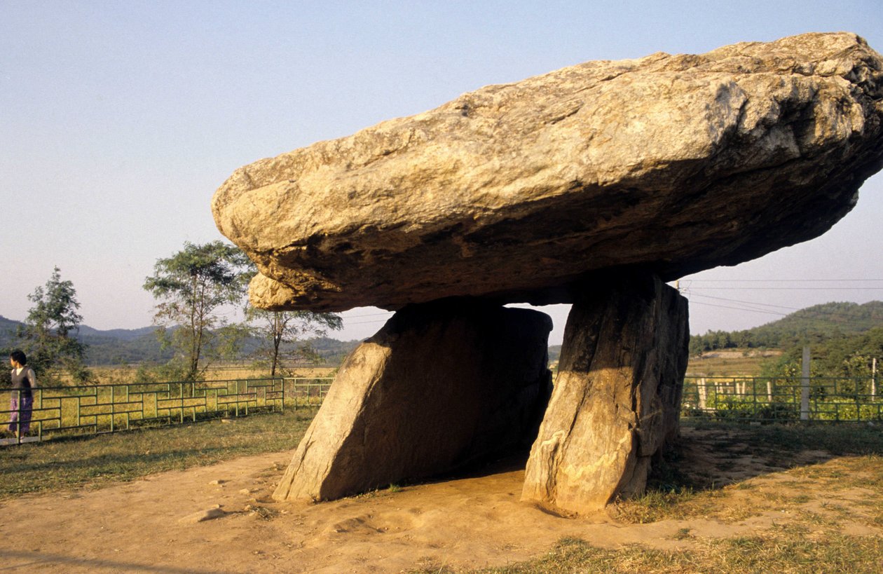 Dolmen Kanghwaan Etelä-Koreassa. tekijältä Prehistoric Prehistoric