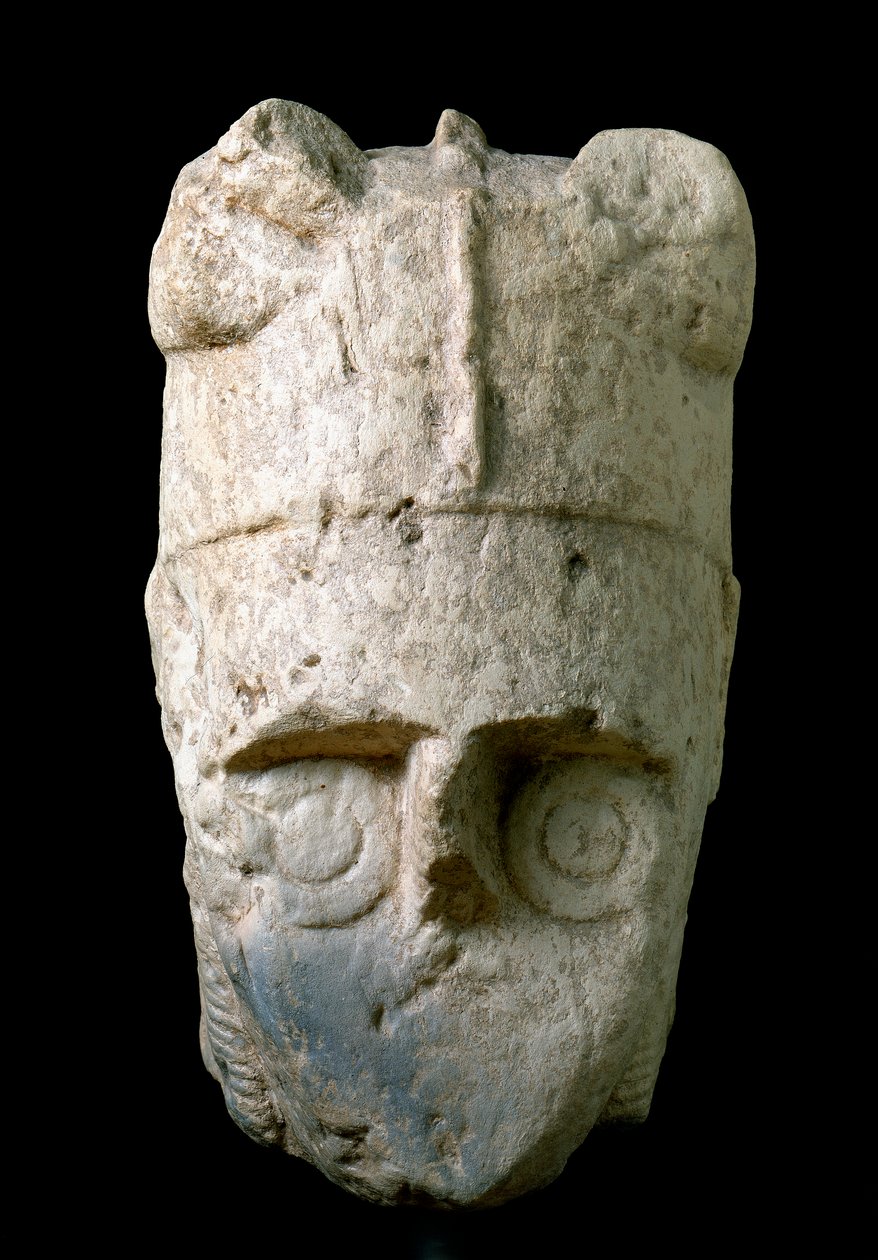Cagliarin kansallisessa arkeologisessa museossa säilytetty jousimiehen pää, jolla on sarvikypärä (miles cornutus) Monte Pramasta (Cabras) tekijältä Prehistoric Prehistoric
