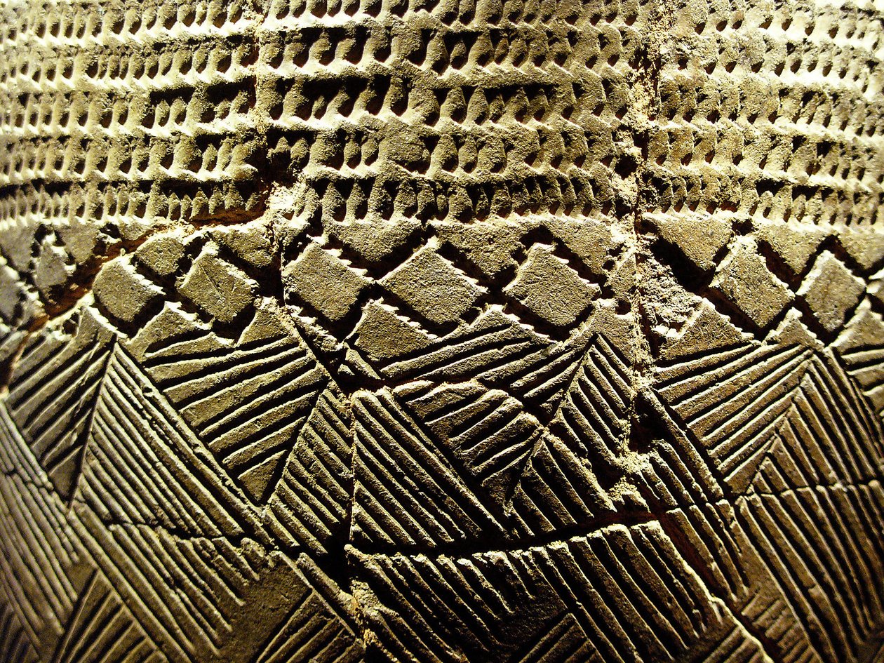 Keramiikka, jossa on "kampahammas" koristelu, noin 8000 eKr. neoliittista ajanjaksoa, Amsa-Dong, Korea. Valokuvaus, Soulin kansallismuseo, Korean tasavalta tekijältä Prehistoric Prehistoric