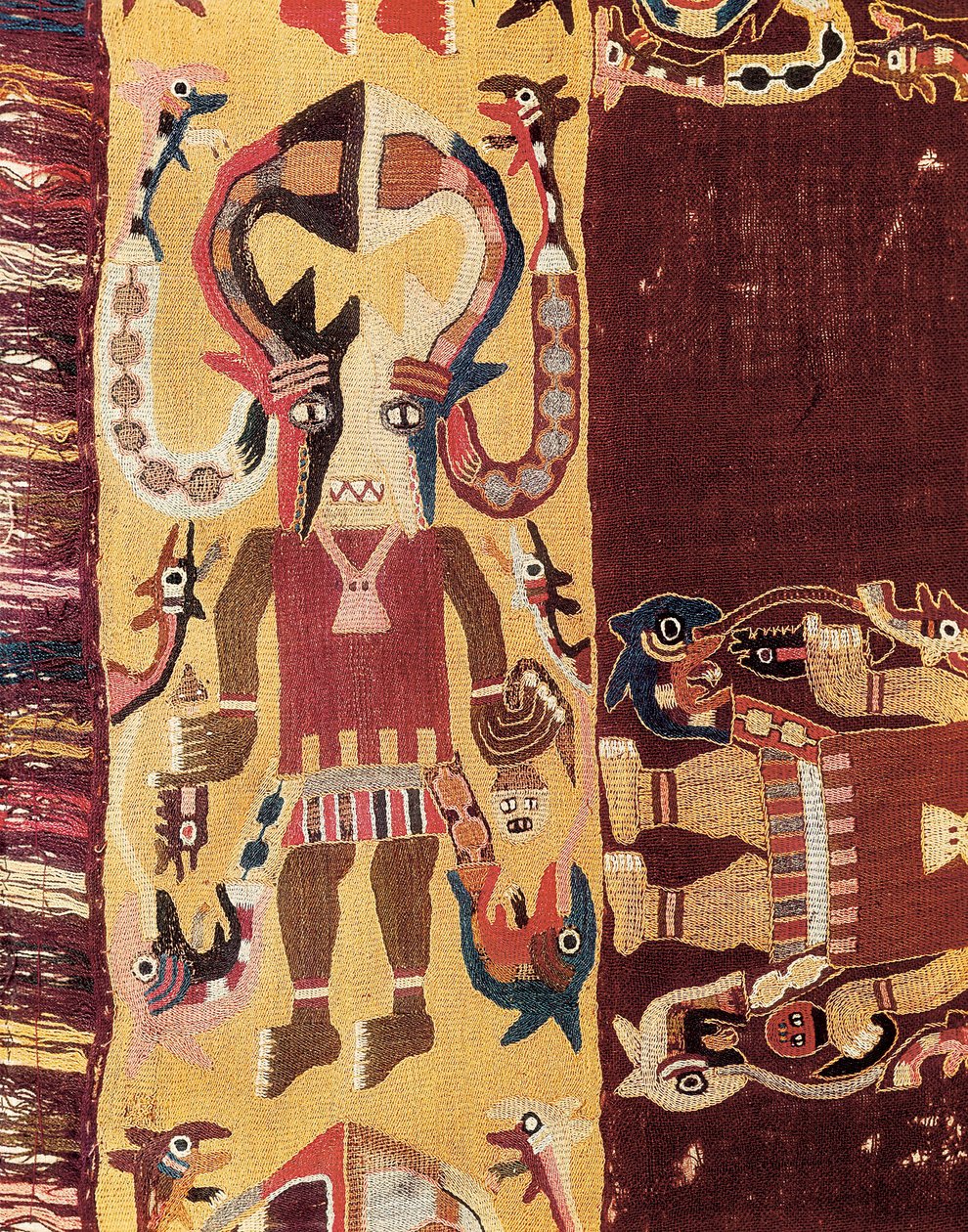 Esikolumbiaaninen sivilisaatio: seremoniallinen virkailija naamiolla. 300-100 eaa. Kuvakudos Icasta Perussa. Liman kansallinen arkeologinen museo, Peru. tekijältä Prehistoric Prehistoric