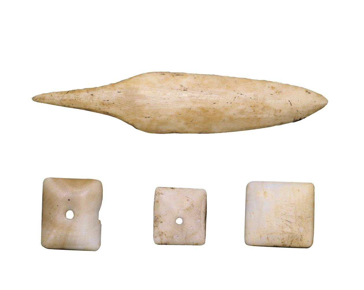 Esihistoriallinen (neoliittinen): Nuolen kärki ja luunapit. Torallan luolasta (Lleida) tekijältä Prehistoric Prehistoric